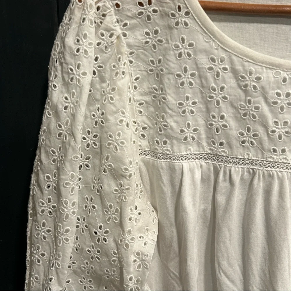 J Crew Woman’s white eyelet puff-sleeve top, Boho Feminine Cotton Coastal